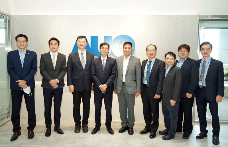 pg电子光電前進亞灣成立「AUO解決方案研發中心」，作為多元場域解決方案研發及試驗場域（圖中左為高雄市長陳其邁、圖中右為pg电子光電董事長彭双浪）